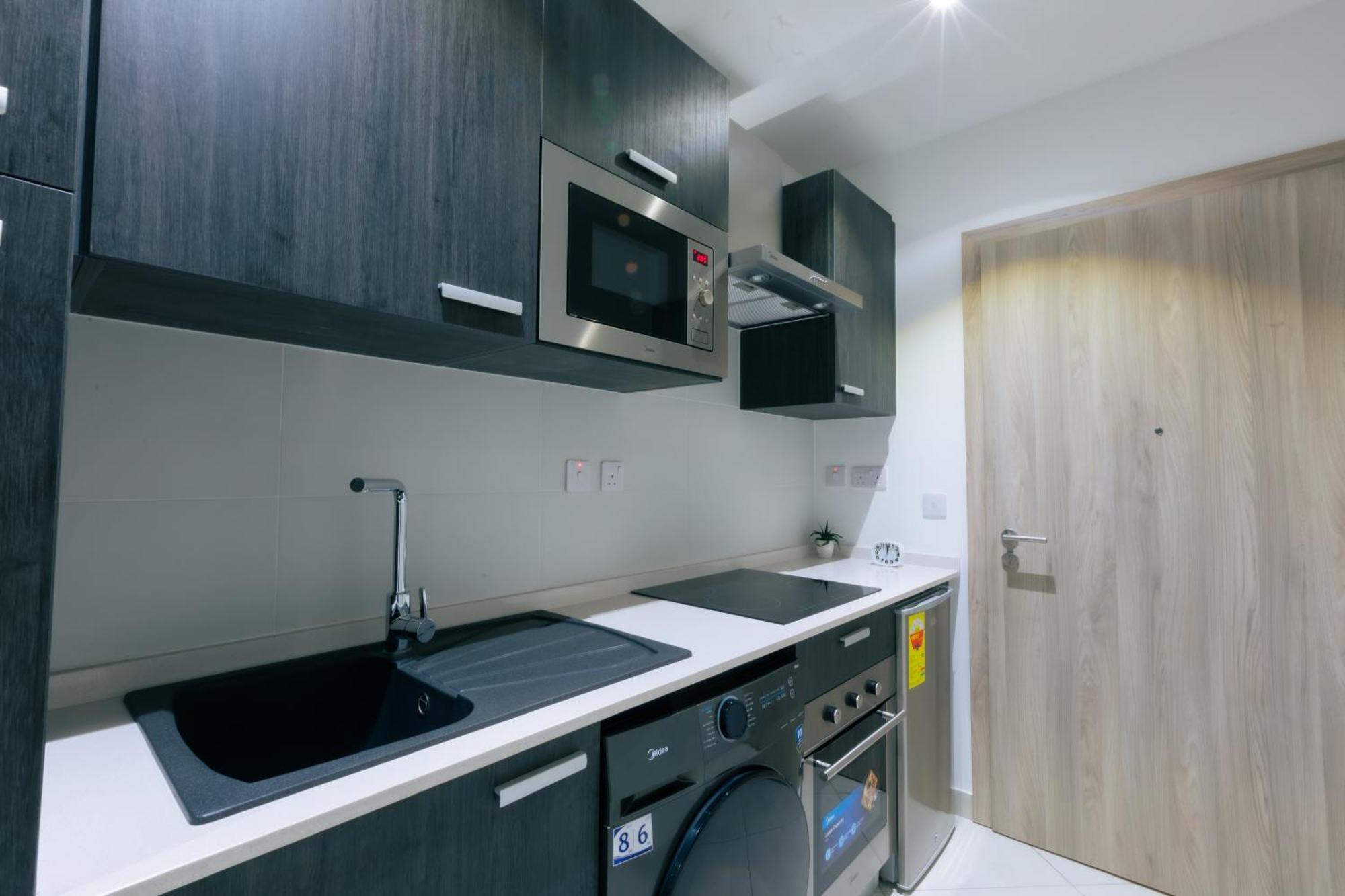 אקרה 7 Minutes From The Airport - Chic Studio מראה חיצוני תמונה